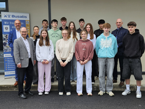 Das Busatis-Projektteam mit Geschäftsführer Christoph Jordan (2.v.r.) und den Priestern Mario Kietzer (1.v.l.) und Franz Kronister (2.v.l.)